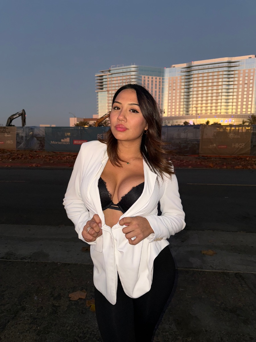 Take a pause and enjoy Ali Cruz — streaming from Andorra la Vella