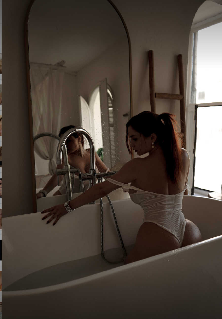 A playful frame from Miranda Faith nude — online in Andorra la Vella