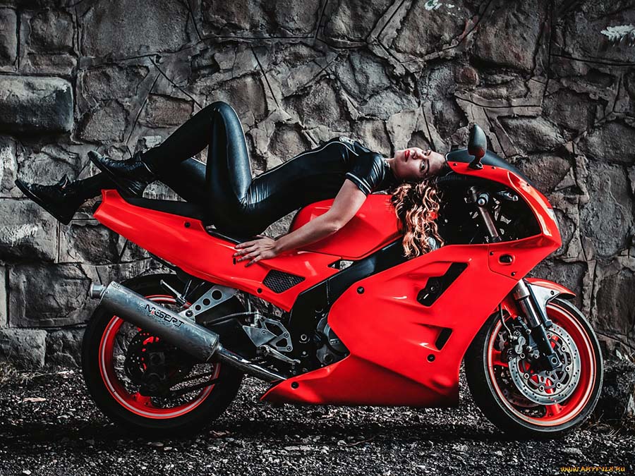 Beautiful girl Beautiful girls and motorcycles in Andorra la Vella