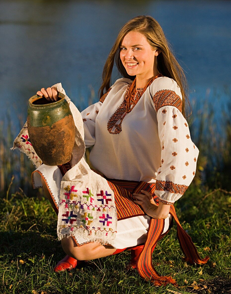 Girls in Slavic costumes in Andorra la Vella