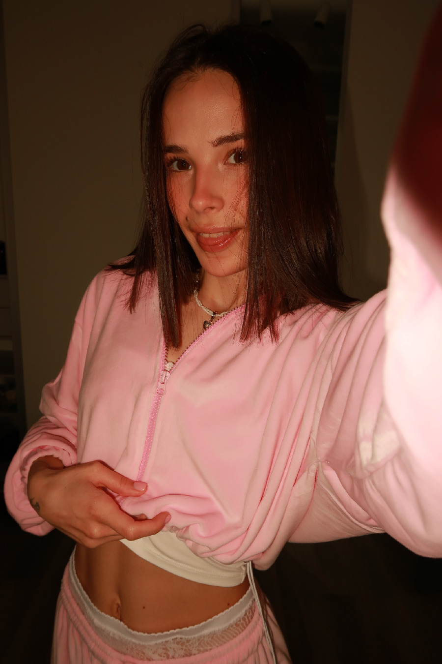 Tina brings the glow — live moments in Andorra la Vella