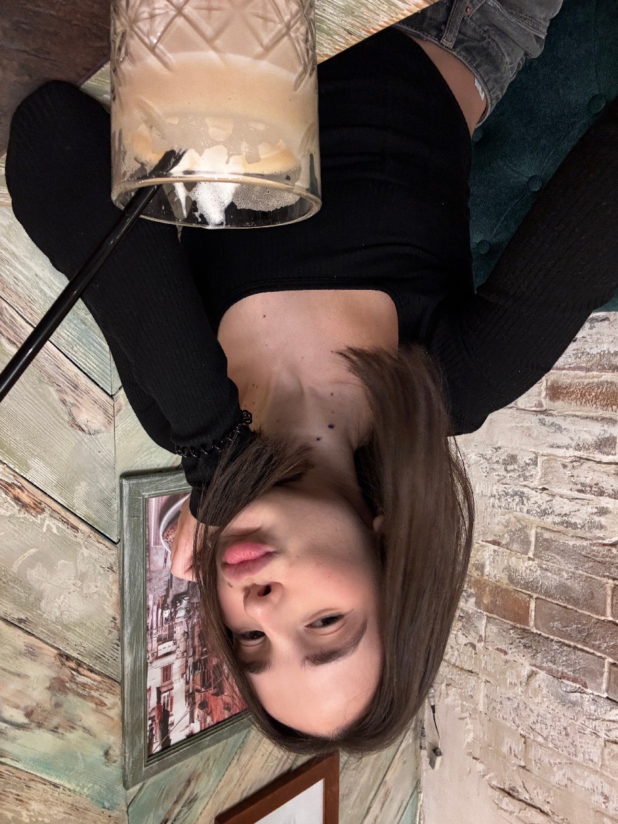 Fresh photos, fresh mood — Tina online in Andorra la Vella